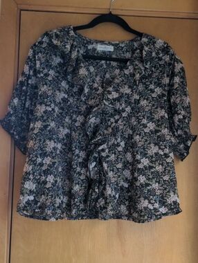 NATURAL LIFE Floral Ruffle V-Neck Blouse - Black, Cream, Green XL